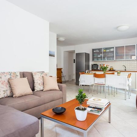 Spacious 3-Bedroom Apartment With Courtyard In Tempio Pausania - Perfect For Families Exteriér fotografie
