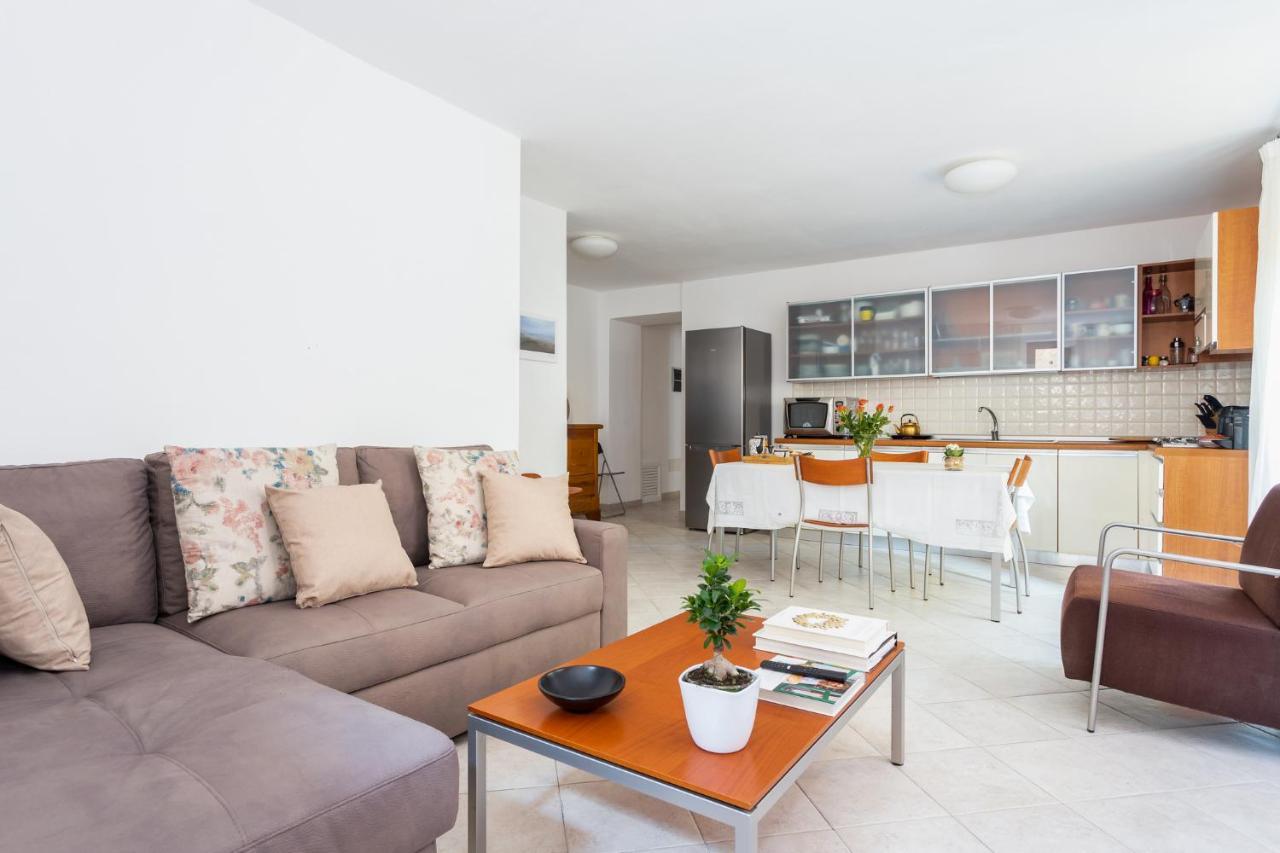 Spacious 3-Bedroom Apartment With Courtyard In Tempio Pausania - Perfect For Families Exteriér fotografie