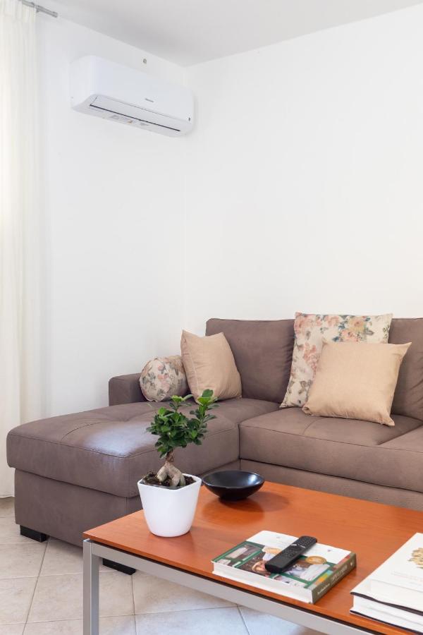 Spacious 3-Bedroom Apartment With Courtyard In Tempio Pausania - Perfect For Families Exteriér fotografie