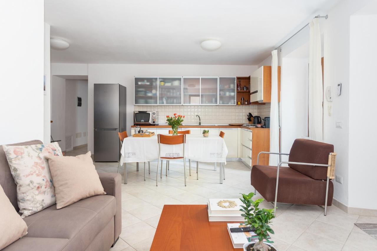 Spacious 3-Bedroom Apartment With Courtyard In Tempio Pausania - Perfect For Families Exteriér fotografie