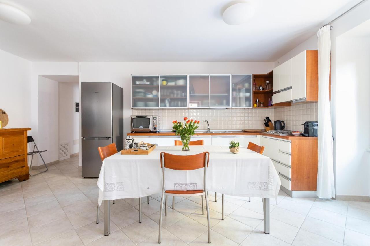 Spacious 3-Bedroom Apartment With Courtyard In Tempio Pausania - Perfect For Families Exteriér fotografie