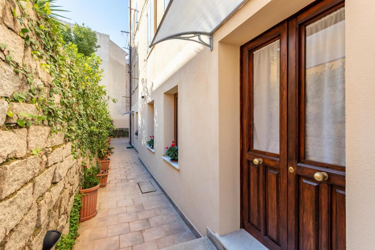 Spacious 3-Bedroom Apartment With Courtyard In Tempio Pausania - Perfect For Families Exteriér fotografie