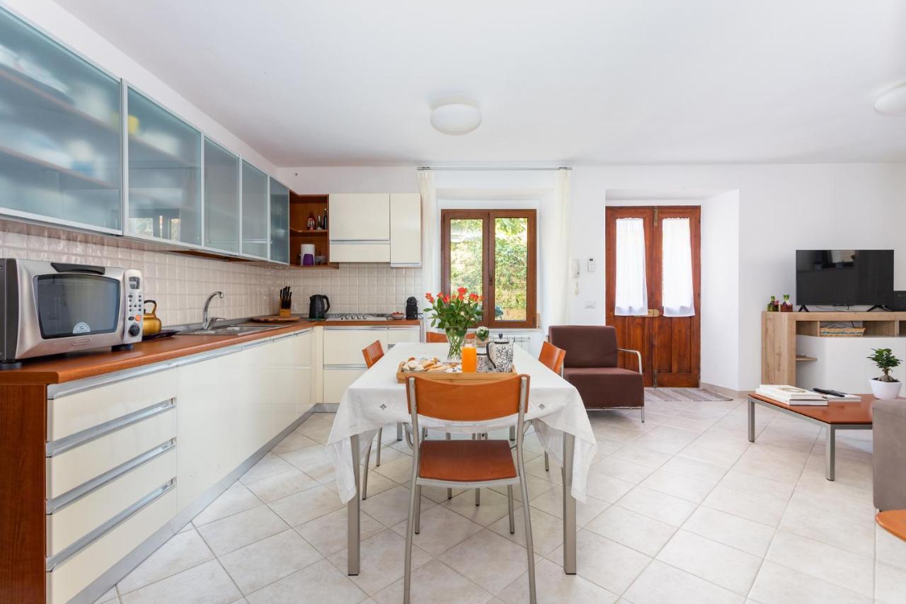 Spacious 3-Bedroom Apartment With Courtyard In Tempio Pausania - Perfect For Families Exteriér fotografie